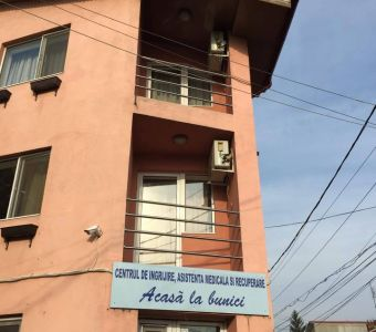 Imagini exterior (clădire şi grădină)
