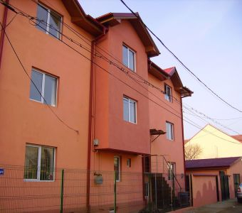 Imagini exterior (clădire şi grădină)