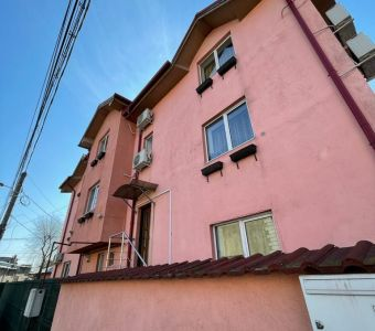 Imagini exterior (clădire şi grădină)