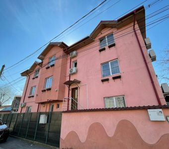 Imagini exterior (clădire şi grădină)