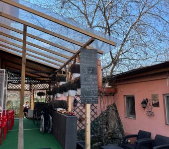 Imagini exterior (clădire şi grădină)