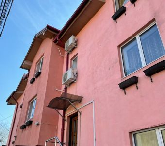 Imagini exterior (clădire şi grădină)